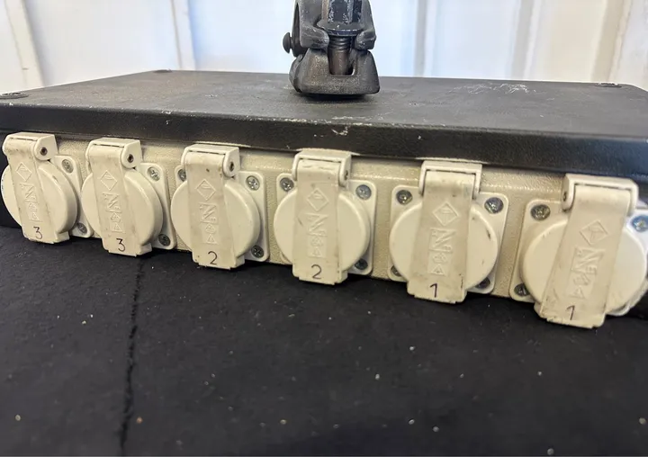 Plugbox 6-Kanal, 12x Schuko, 4er Set